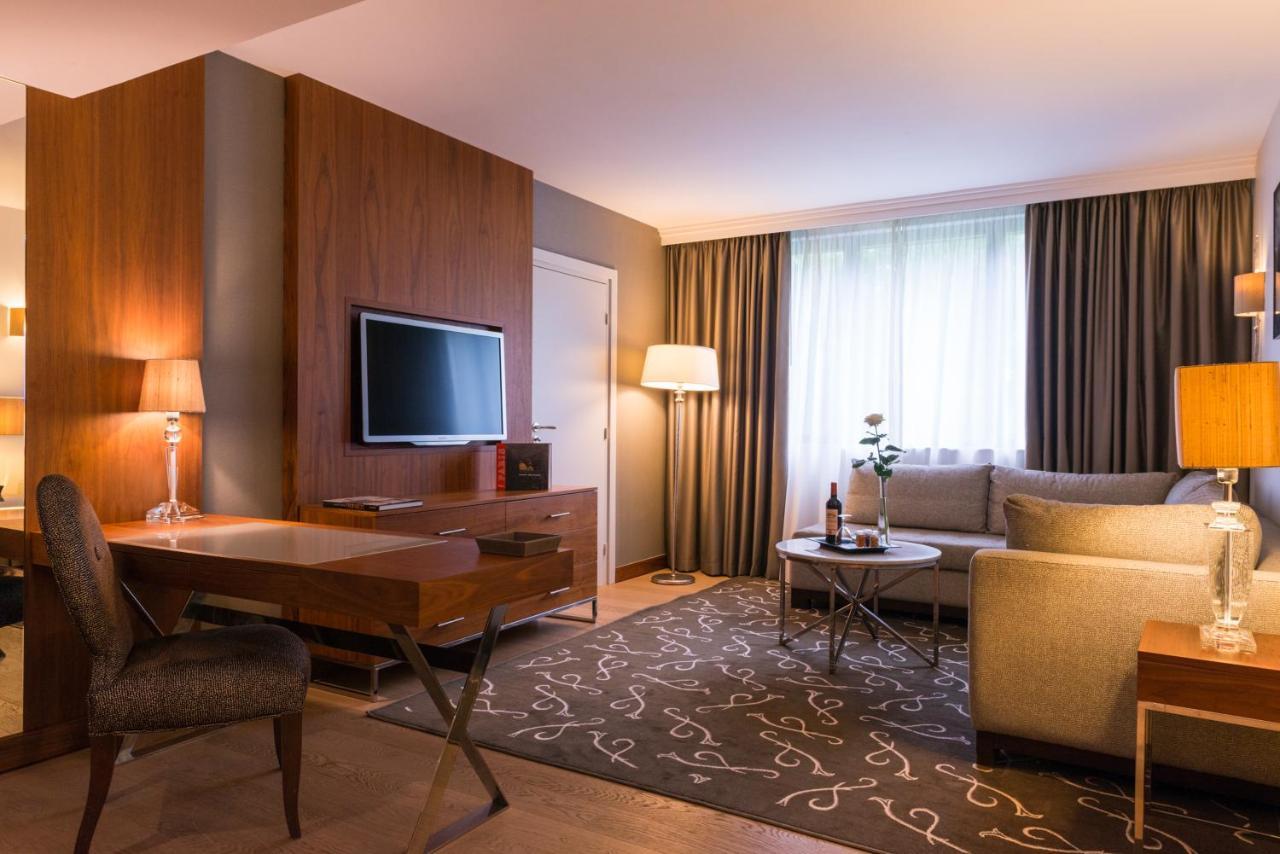 Crowne Plaza Paris - Neuilly, An Ihg Hotel Extérieur photo